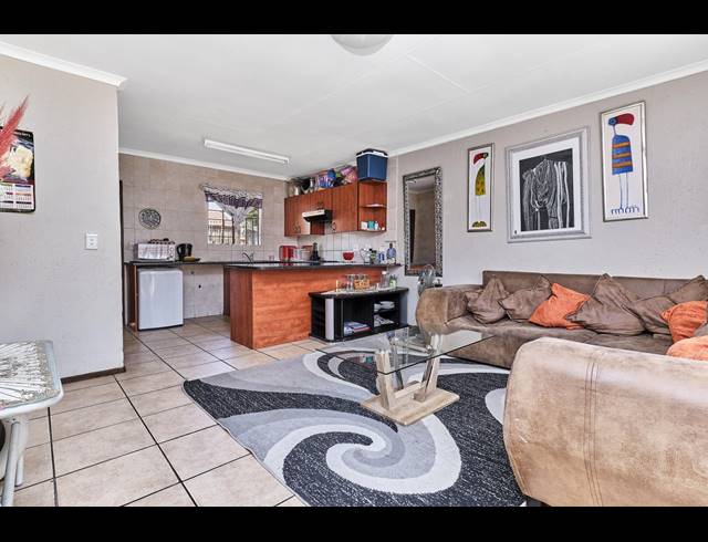 3 BEDROOM SIMPLEX FOR SALE IN NORTH RIDING